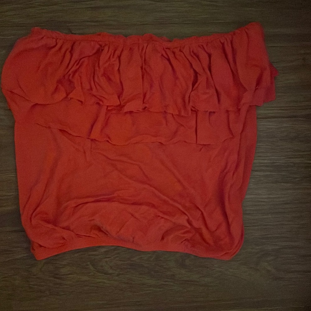Strapless crop top with open back. Size small but fits as a medium.
